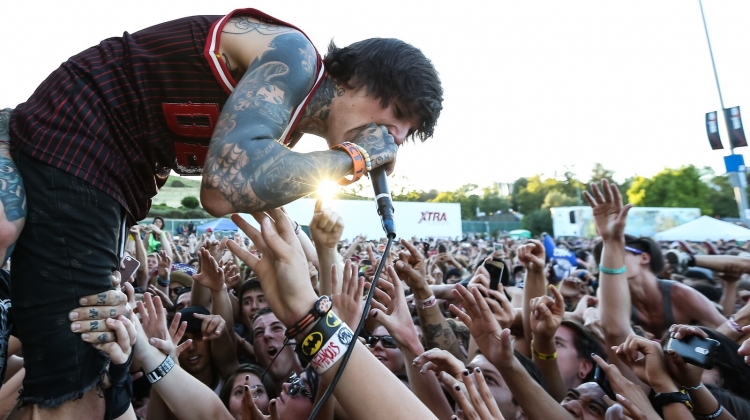 Bring Me the Horizon live 2013 Getty 1600x900, Chelsea Lauren/WireImage