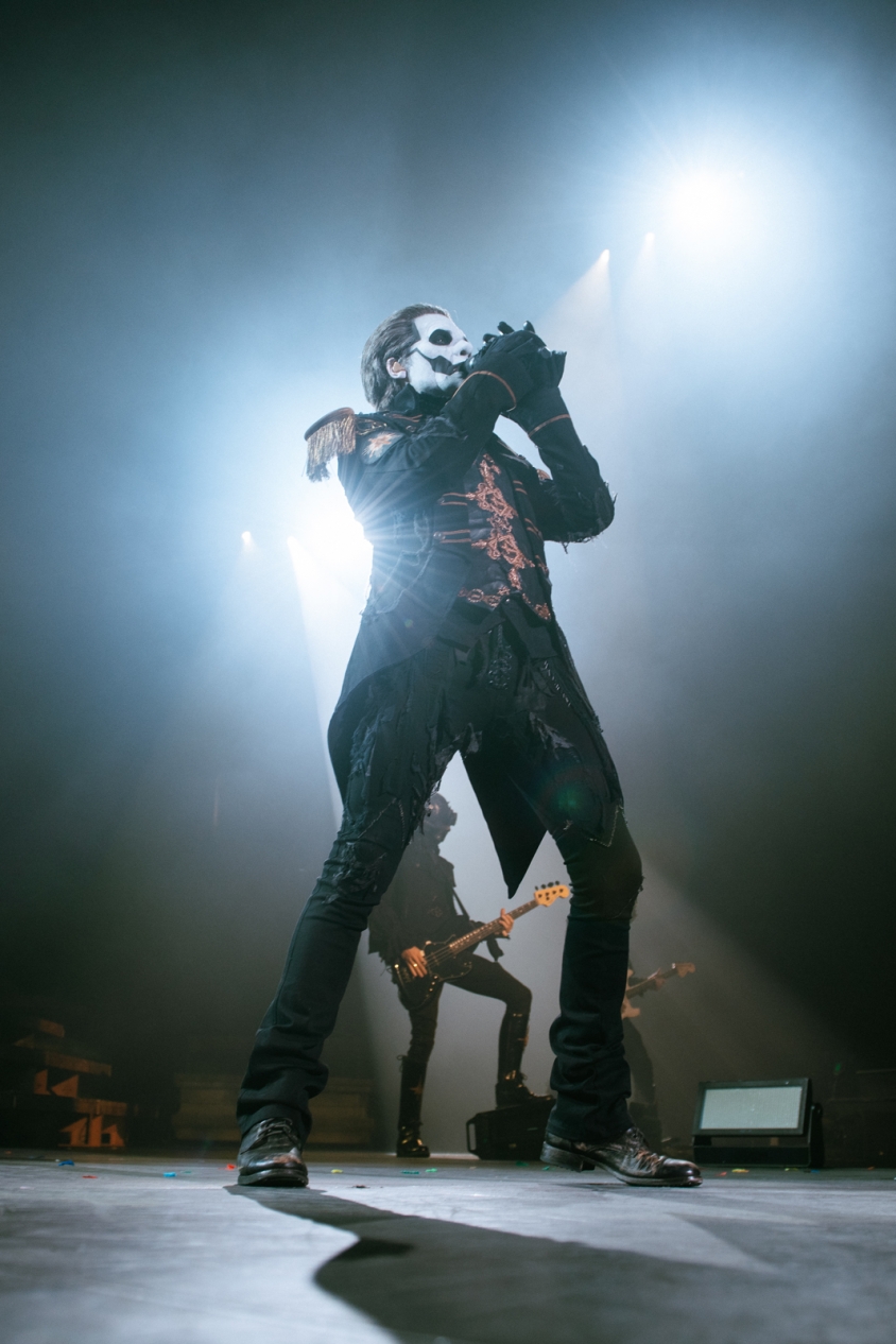 ghost MENZER ubs_91022_002.jpg